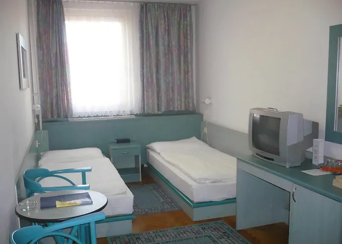 Ventura 3*